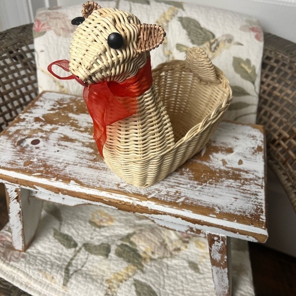 Vintage reindeer, wicker basket - Picture 2 of 5